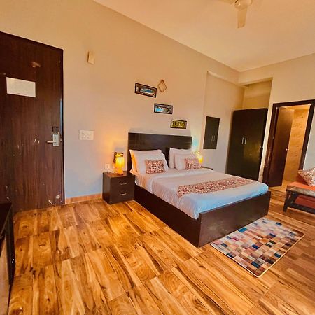 Pearl Grand Boutique Cottage In Omaxe Anandam Vrindavan - #Premium Ac Rooms With Balcony #Big Parking #Lift #Garden #Peaceful Area #Near Prem Mandir #Property Of The Year #Most Awarded מראה חיצוני תמונה