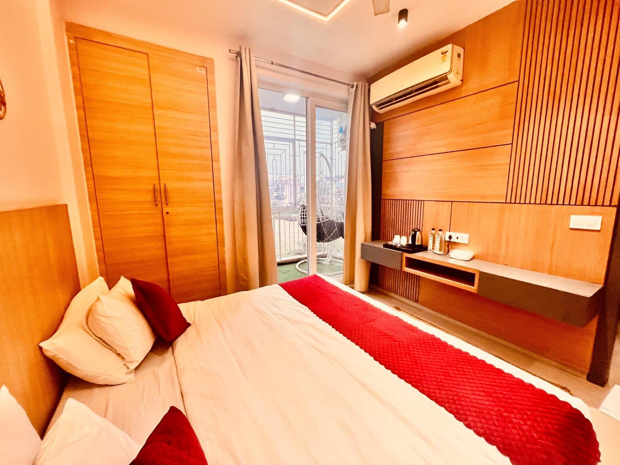 Pearl Grand Boutique Cottage In Omaxe Anandam Vrindavan - #Premium Ac Rooms With Balcony #Big Parking #Lift #Garden #Peaceful Area #Near Prem Mandir #Property Of The Year #Most Awarded מראה חיצוני תמונה