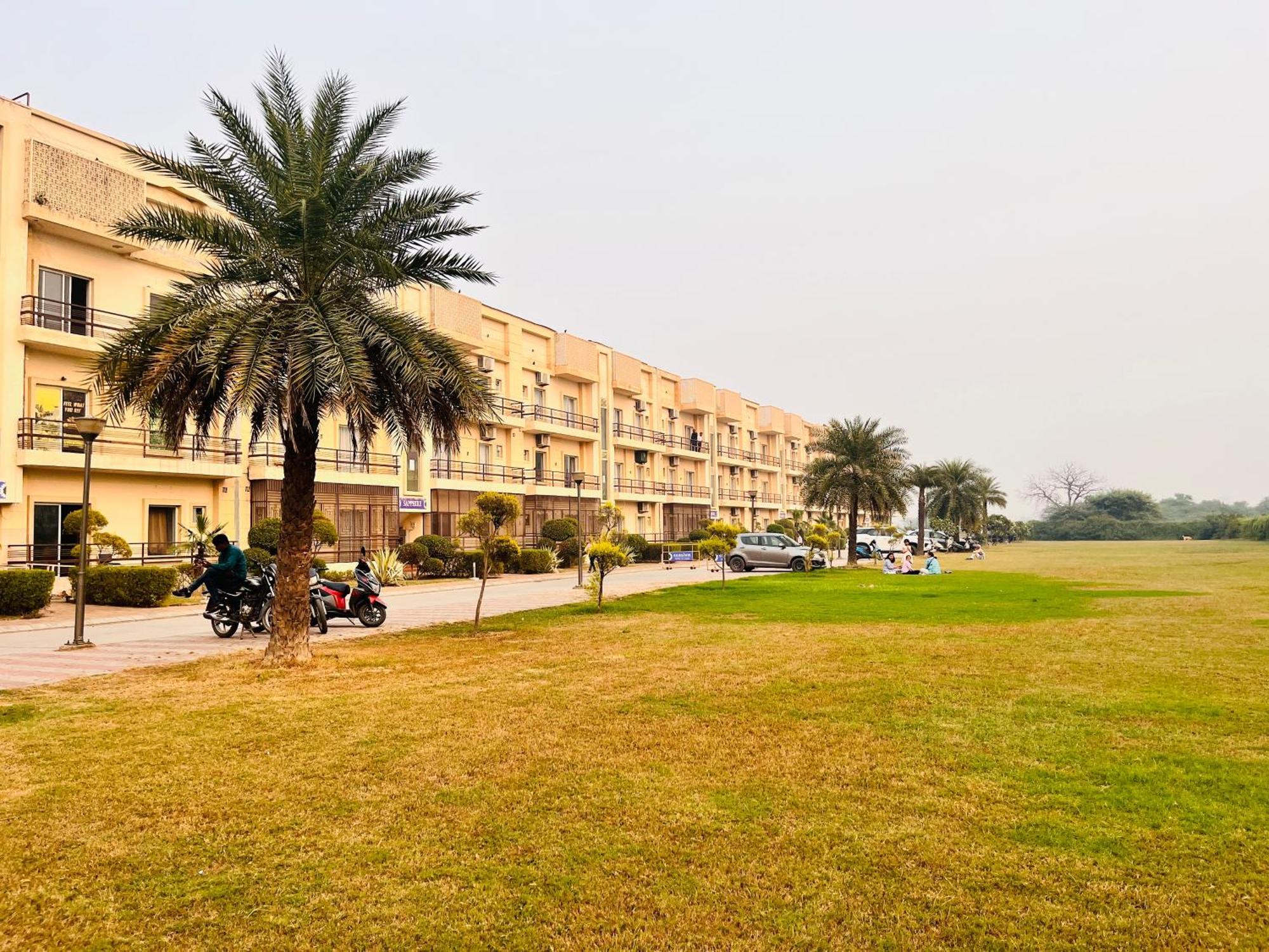 Pearl Grand Boutique Cottage In Omaxe Anandam Vrindavan - #Premium Ac Rooms With Balcony #Big Parking #Lift #Garden #Peaceful Area #Near Prem Mandir #Property Of The Year #Most Awarded מראה חיצוני תמונה