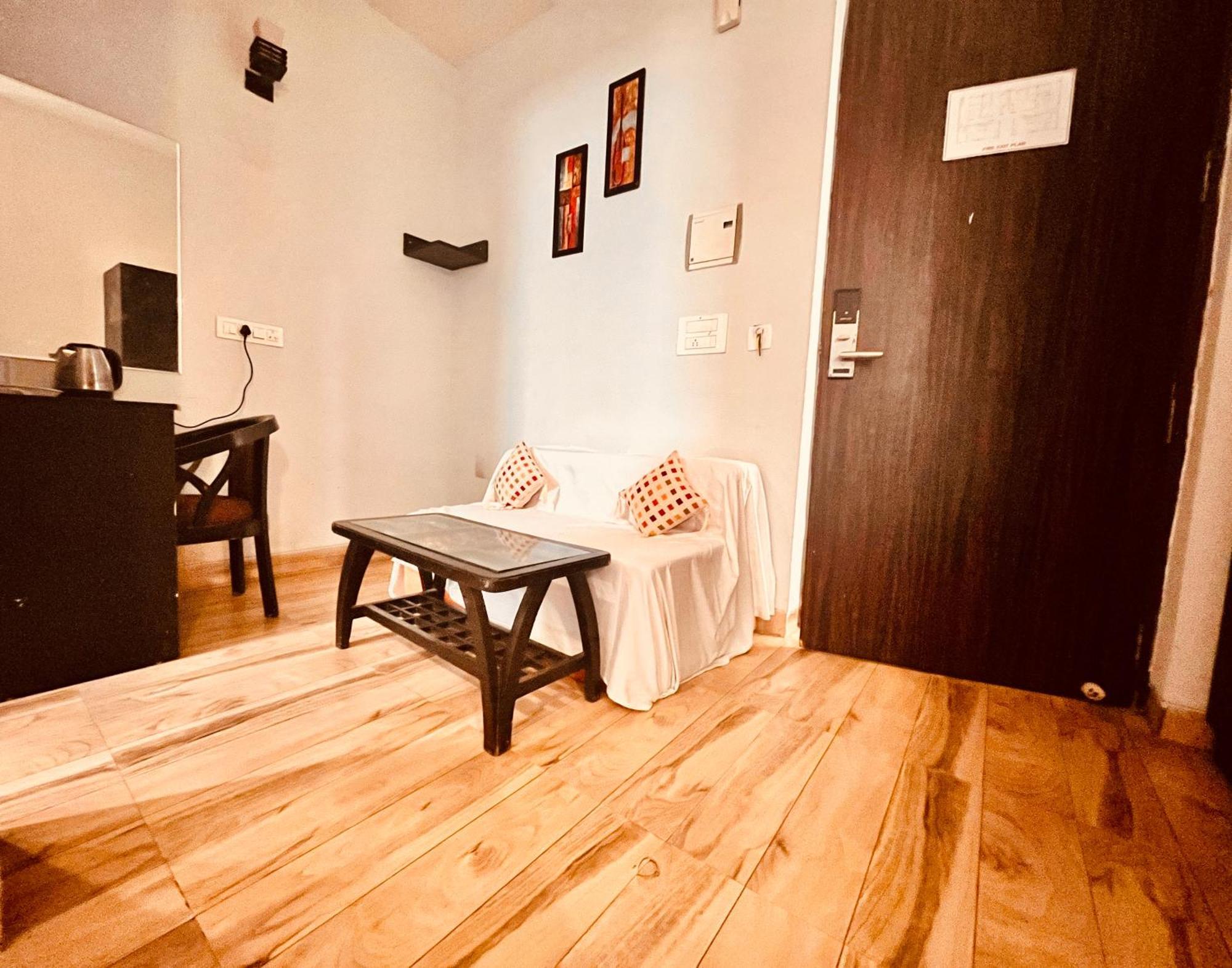 Pearl Grand Boutique Cottage In Omaxe Anandam Vrindavan - #Premium Ac Rooms With Balcony #Big Parking #Lift #Garden #Peaceful Area #Near Prem Mandir #Property Of The Year #Most Awarded מראה חיצוני תמונה