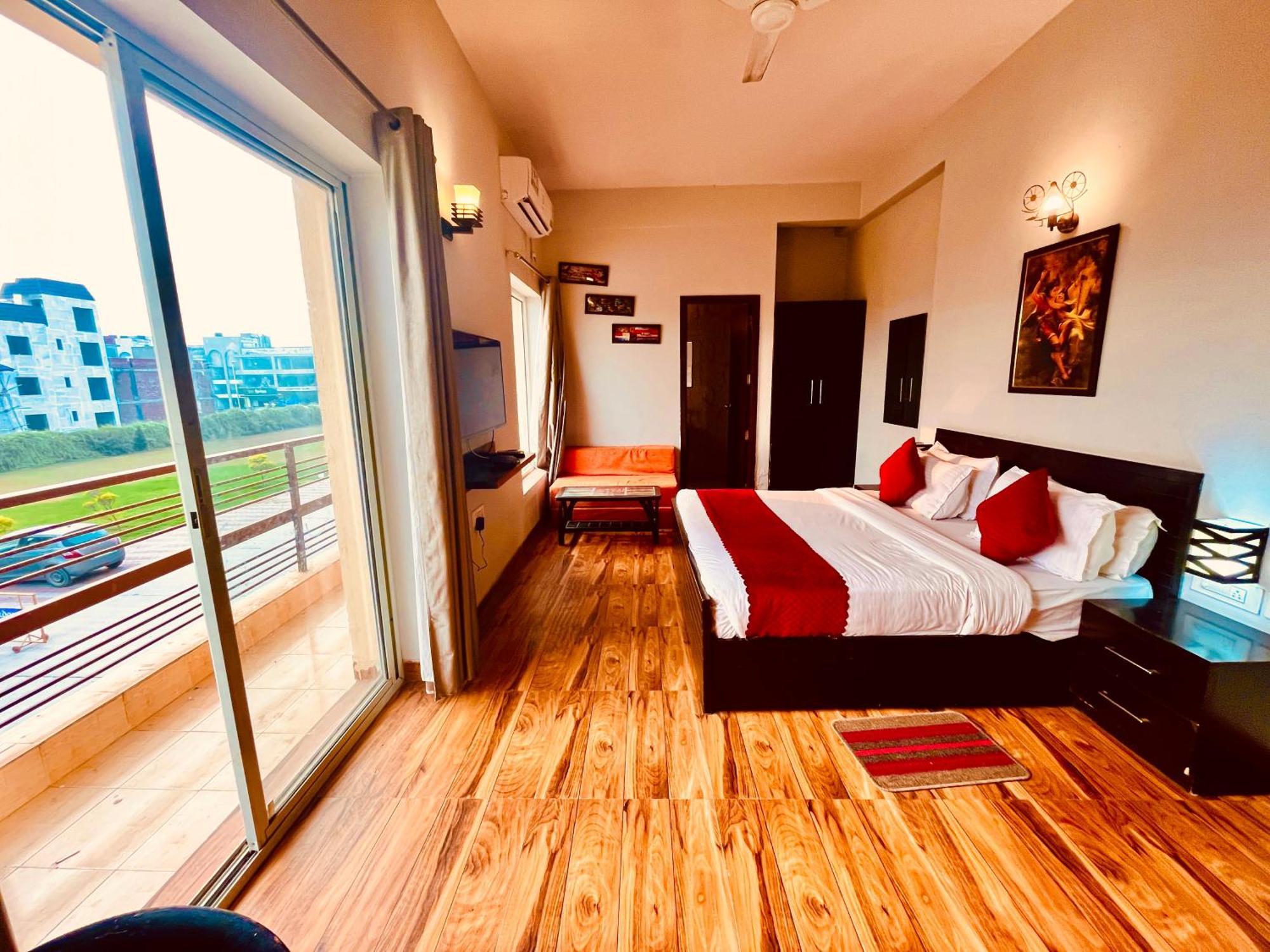 Pearl Grand Boutique Cottage In Omaxe Anandam Vrindavan - #Premium Ac Rooms With Balcony #Big Parking #Lift #Garden #Peaceful Area #Near Prem Mandir #Property Of The Year #Most Awarded מראה חיצוני תמונה