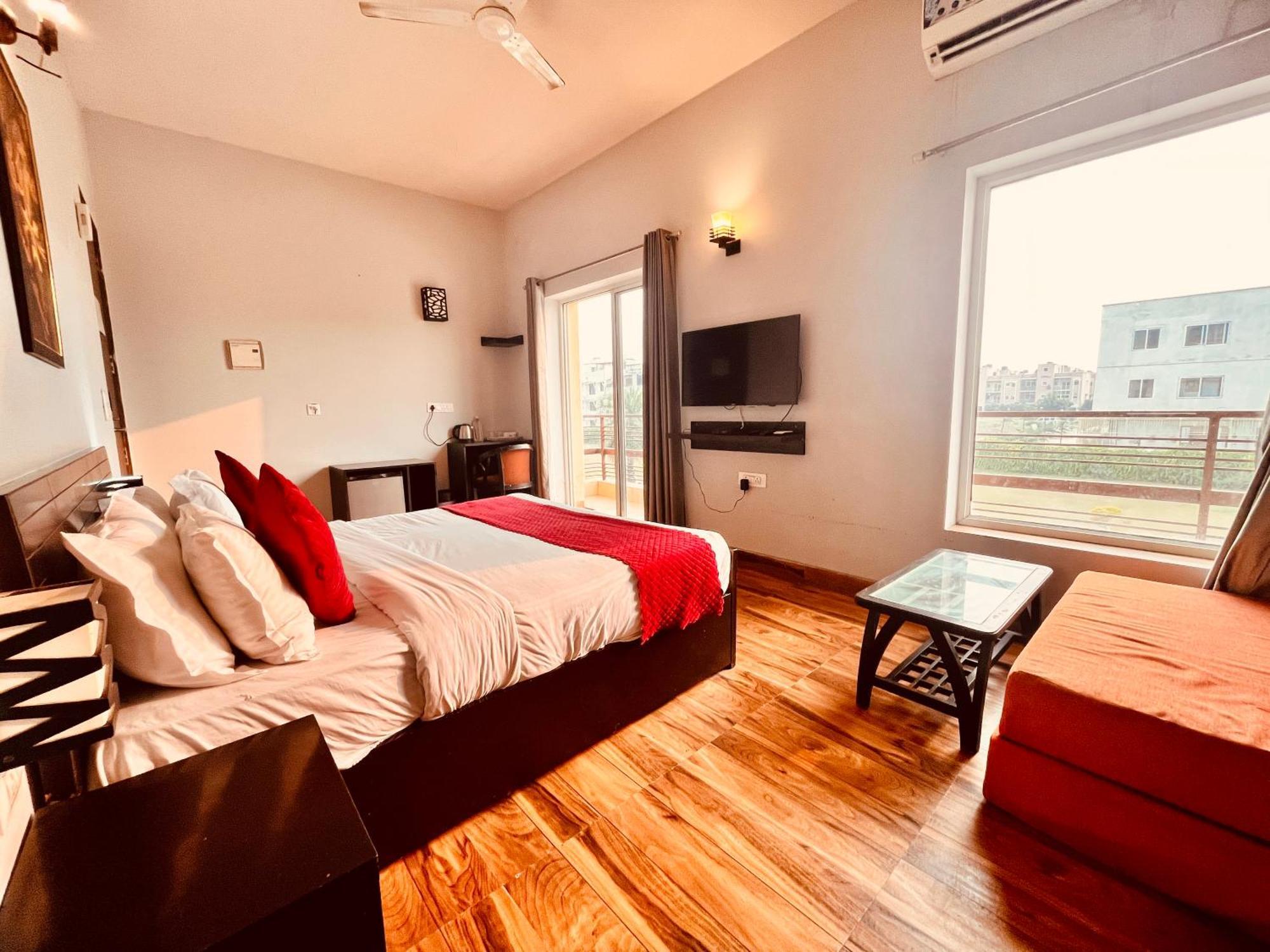 Pearl Grand Boutique Cottage In Omaxe Anandam Vrindavan - #Premium Ac Rooms With Balcony #Big Parking #Lift #Garden #Peaceful Area #Near Prem Mandir #Property Of The Year #Most Awarded מראה חיצוני תמונה