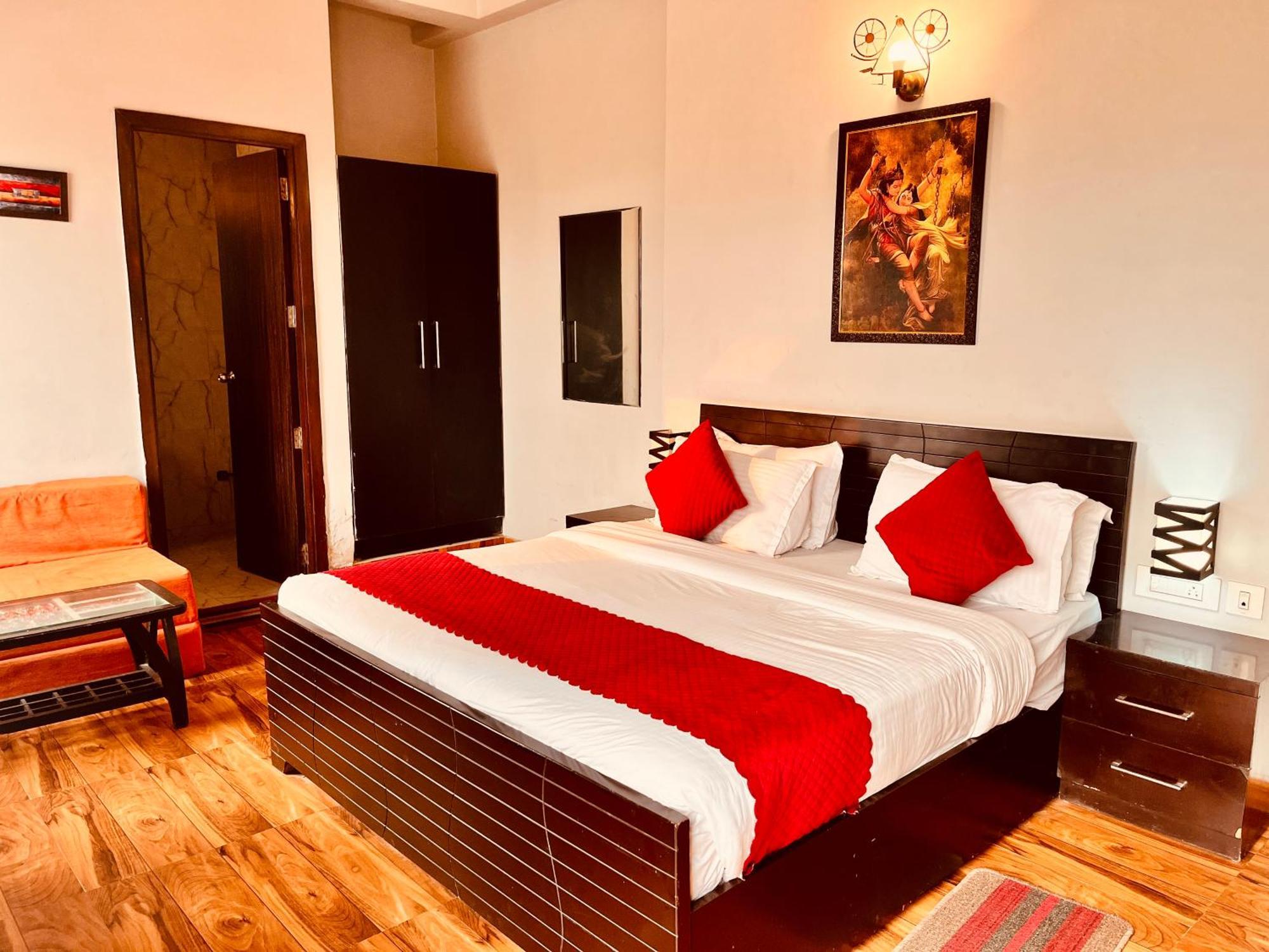 Pearl Grand Boutique Cottage In Omaxe Anandam Vrindavan - #Premium Ac Rooms With Balcony #Big Parking #Lift #Garden #Peaceful Area #Near Prem Mandir #Property Of The Year #Most Awarded מראה חיצוני תמונה