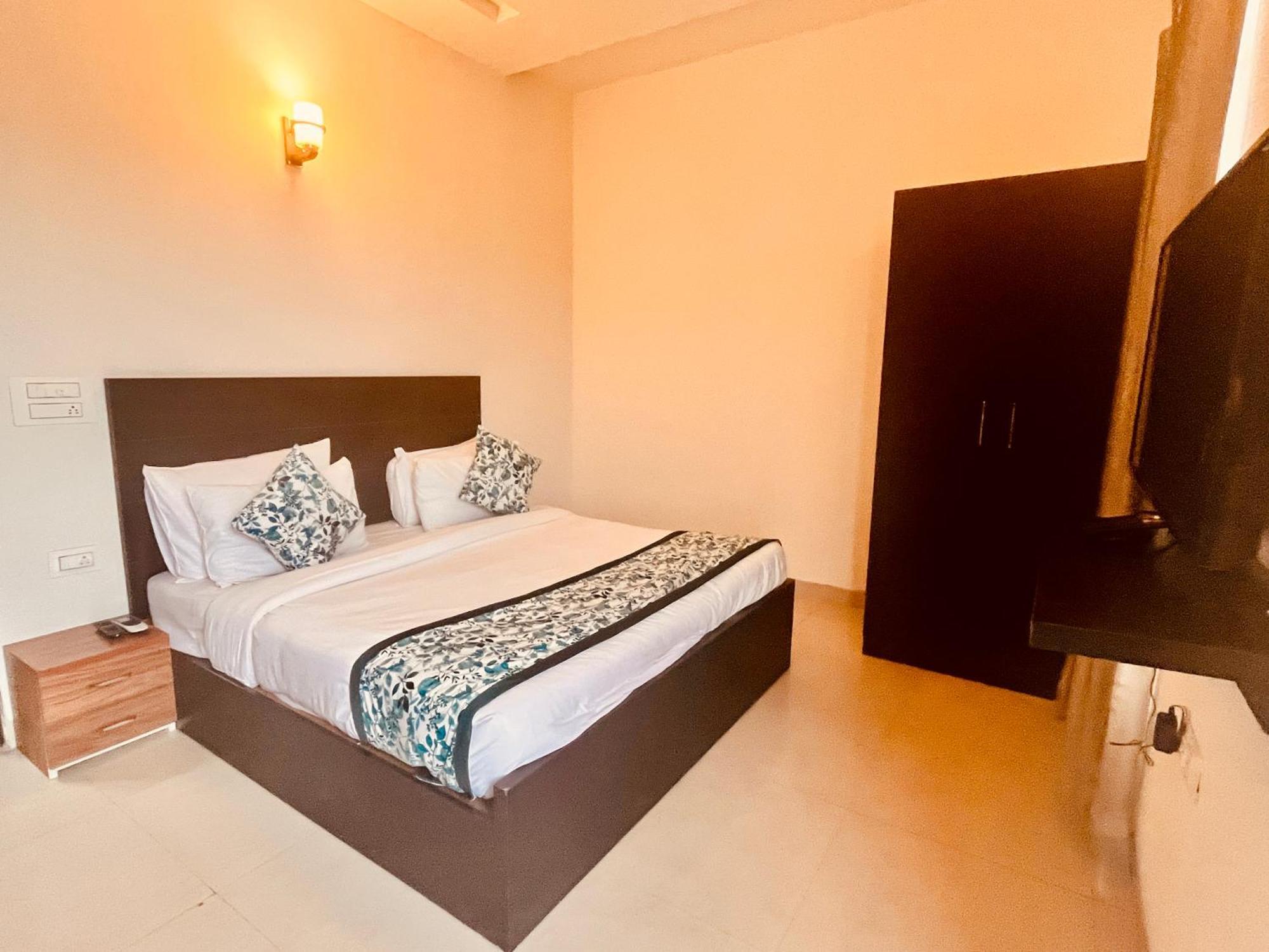 Pearl Grand Boutique Cottage In Omaxe Anandam Vrindavan - #Premium Ac Rooms With Balcony #Big Parking #Lift #Garden #Peaceful Area #Near Prem Mandir #Property Of The Year #Most Awarded מראה חיצוני תמונה