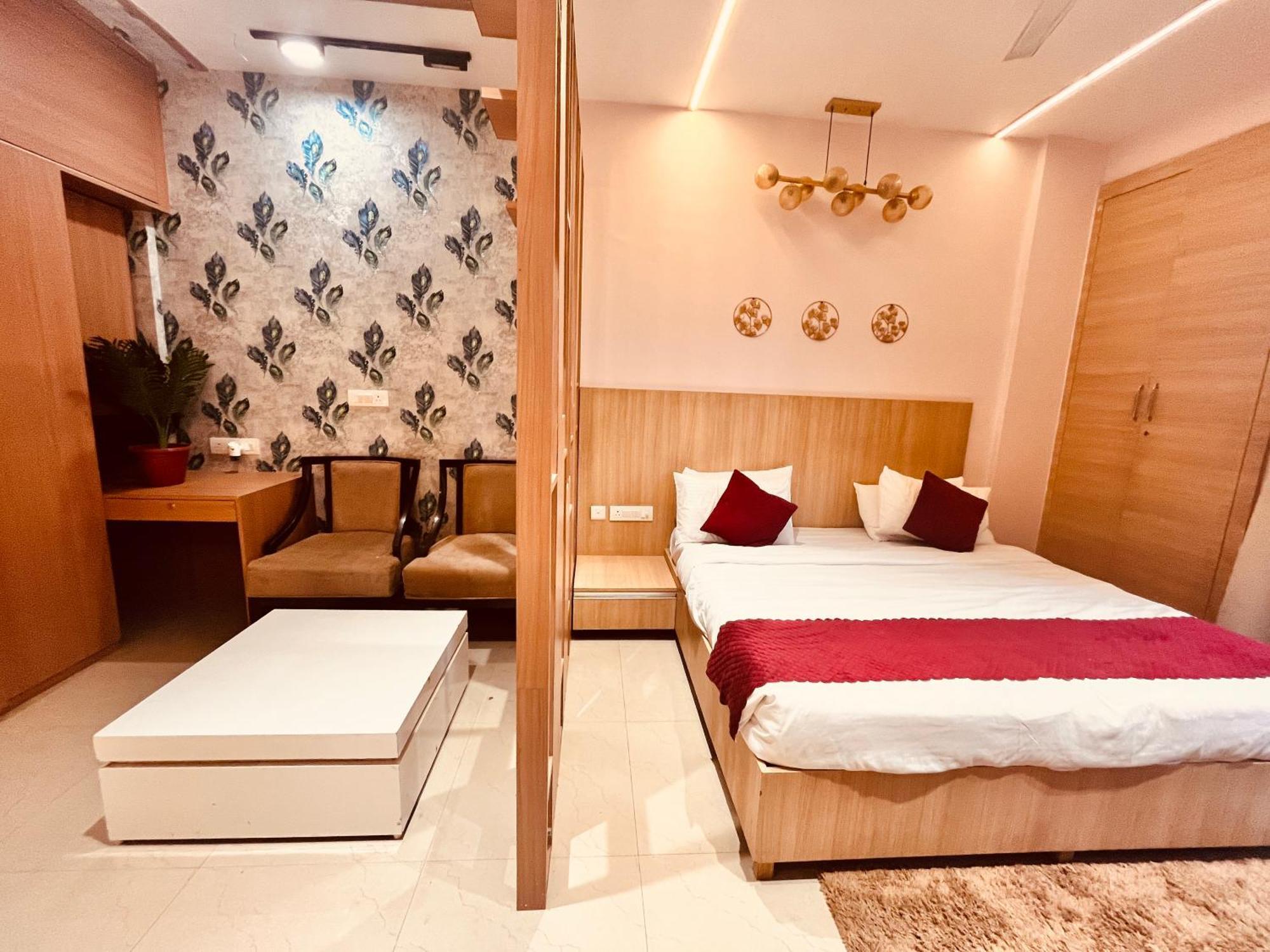 Pearl Grand Boutique Cottage In Omaxe Anandam Vrindavan - #Premium Ac Rooms With Balcony #Big Parking #Lift #Garden #Peaceful Area #Near Prem Mandir #Property Of The Year #Most Awarded מראה חיצוני תמונה