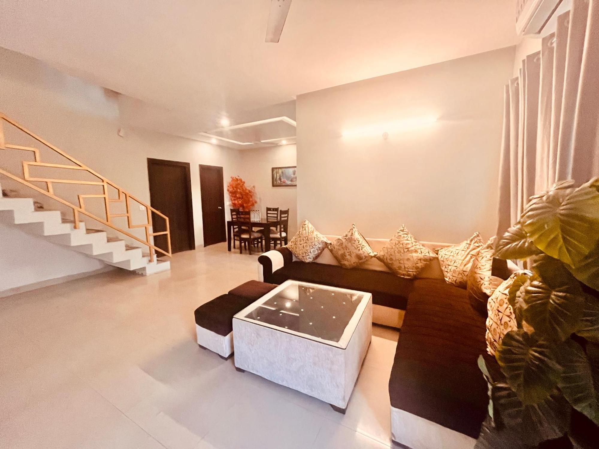 Pearl Grand Boutique Cottage In Omaxe Anandam Vrindavan - #Premium Ac Rooms With Balcony #Big Parking #Lift #Garden #Peaceful Area #Near Prem Mandir #Property Of The Year #Most Awarded מראה חיצוני תמונה
