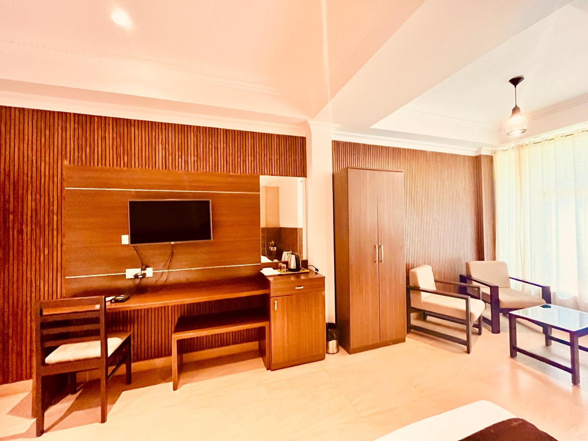 Pearl Grand Boutique Cottage In Omaxe Anandam Vrindavan - #Premium Ac Rooms With Balcony #Big Parking #Lift #Garden #Peaceful Area #Near Prem Mandir #Property Of The Year #Most Awarded מראה חיצוני תמונה