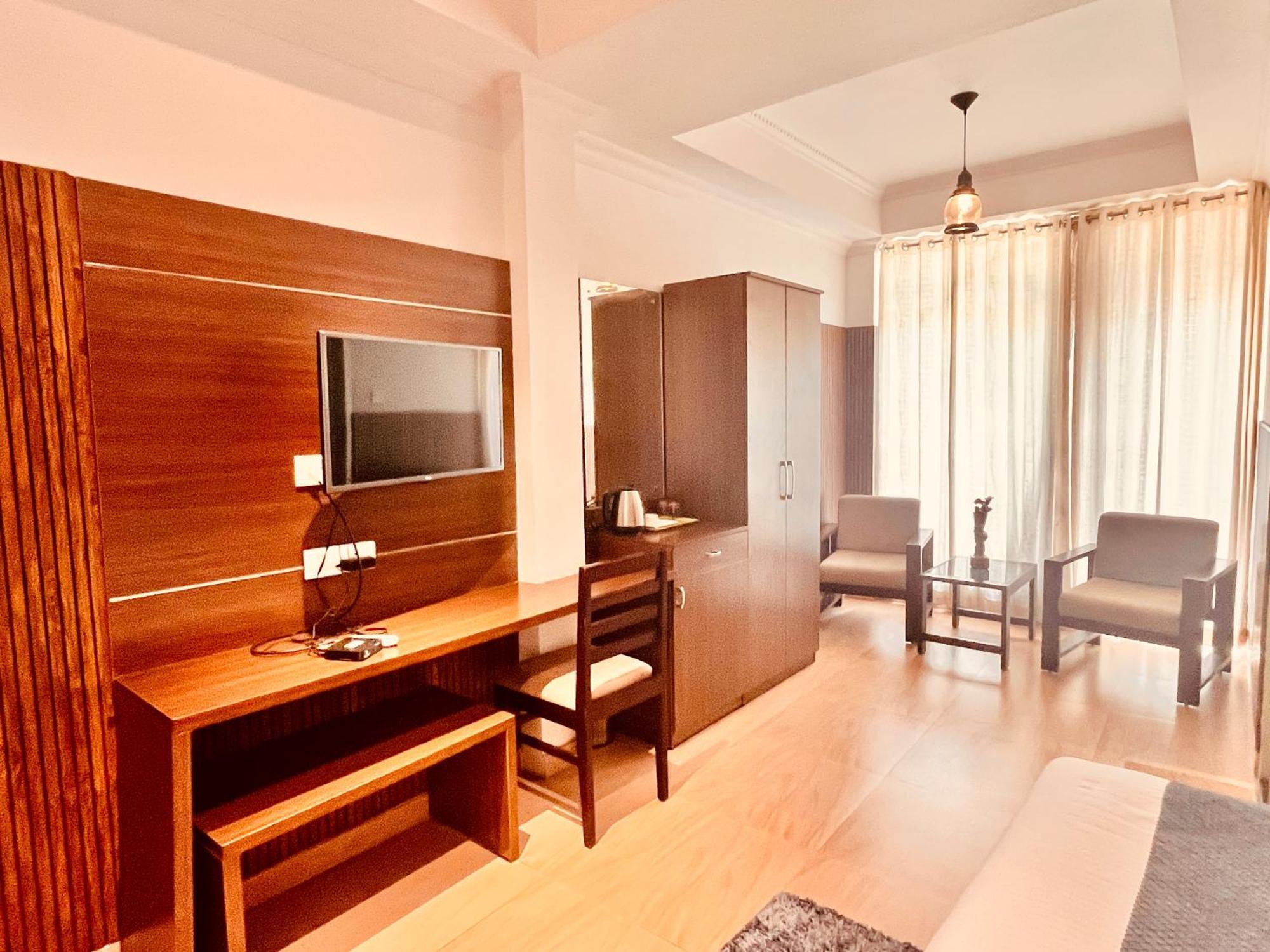Pearl Grand Boutique Cottage In Omaxe Anandam Vrindavan - #Premium Ac Rooms With Balcony #Big Parking #Lift #Garden #Peaceful Area #Near Prem Mandir #Property Of The Year #Most Awarded מראה חיצוני תמונה