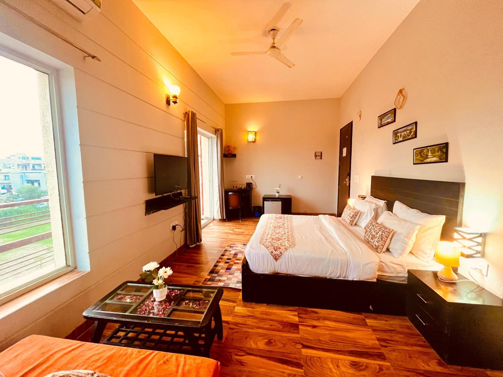 Pearl Grand Boutique Cottage In Omaxe Anandam Vrindavan - #Premium Ac Rooms With Balcony #Big Parking #Lift #Garden #Peaceful Area #Near Prem Mandir #Property Of The Year #Most Awarded מראה חיצוני תמונה