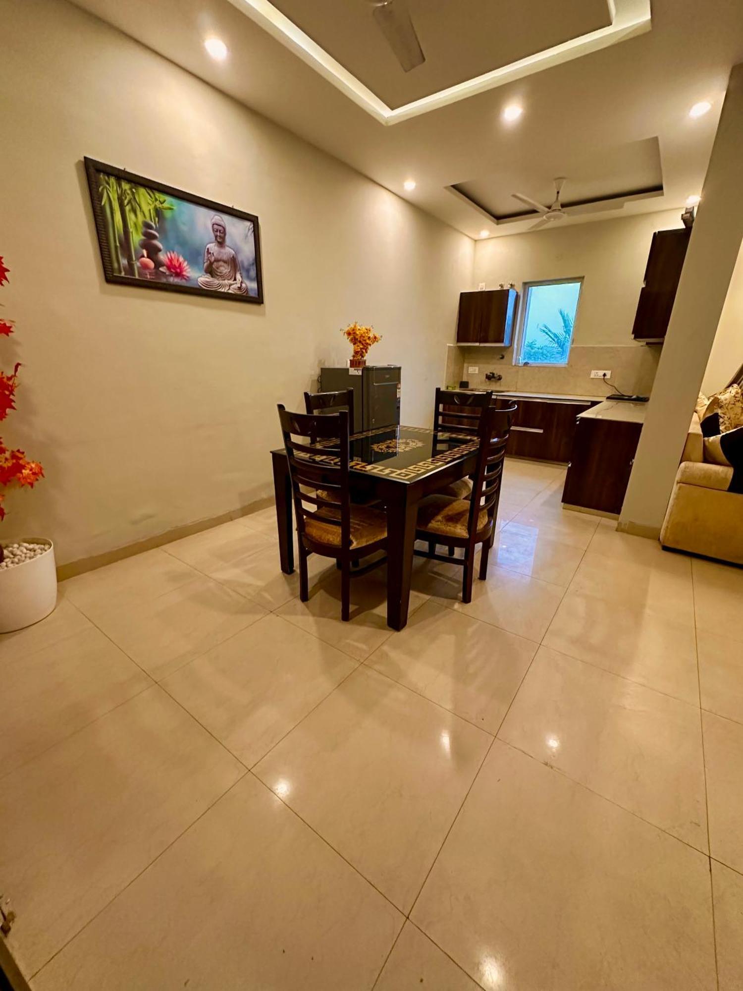 Pearl Grand Boutique Cottage In Omaxe Anandam Vrindavan - #Premium Ac Rooms With Balcony #Big Parking #Lift #Garden #Peaceful Area #Near Prem Mandir #Property Of The Year #Most Awarded מראה חיצוני תמונה