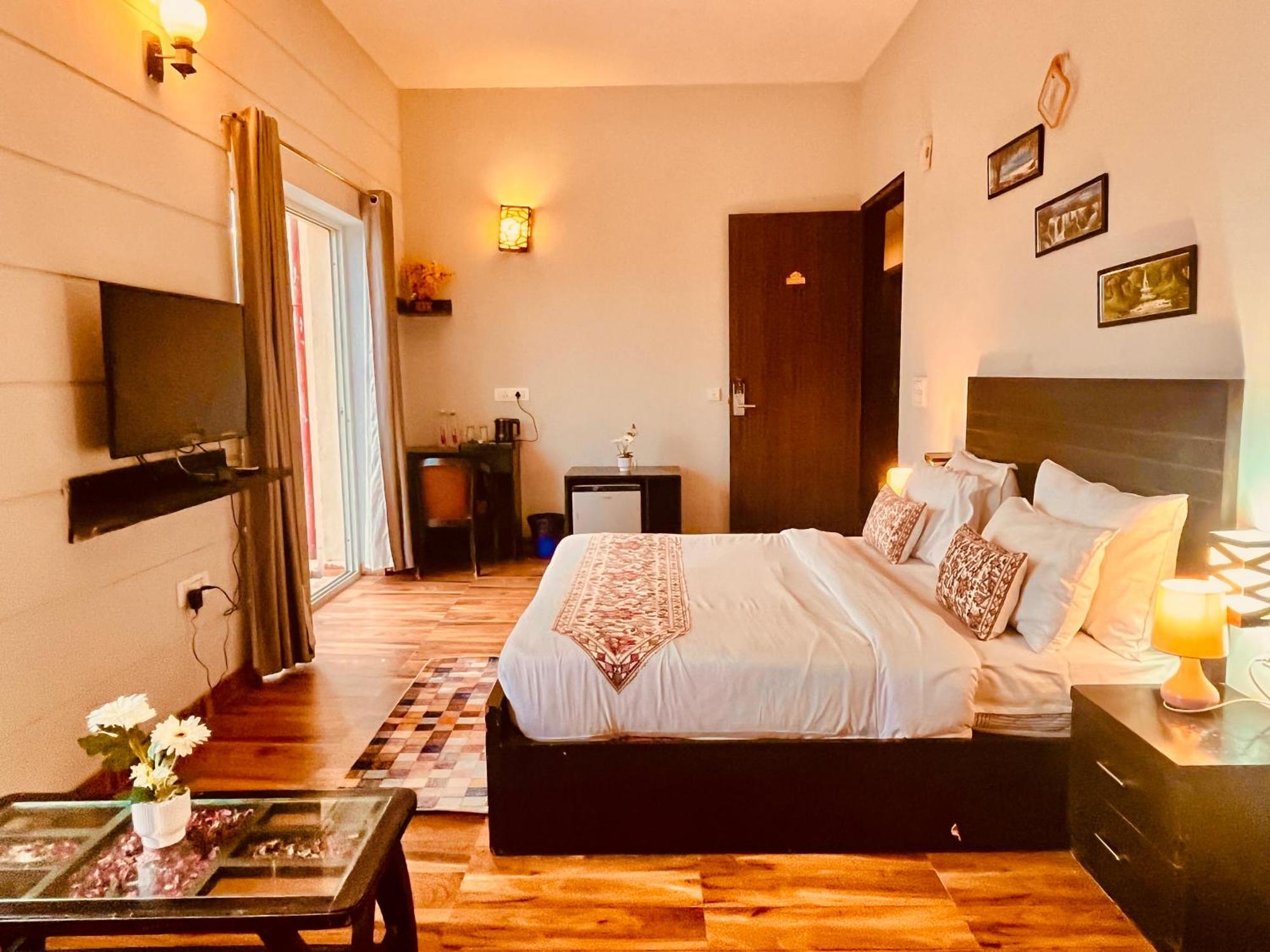 Pearl Grand Boutique Cottage In Omaxe Anandam Vrindavan - #Premium Ac Rooms With Balcony #Big Parking #Lift #Garden #Peaceful Area #Near Prem Mandir #Property Of The Year #Most Awarded מראה חיצוני תמונה